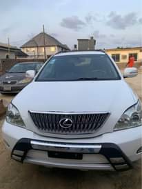 A picture of Lexus RX330