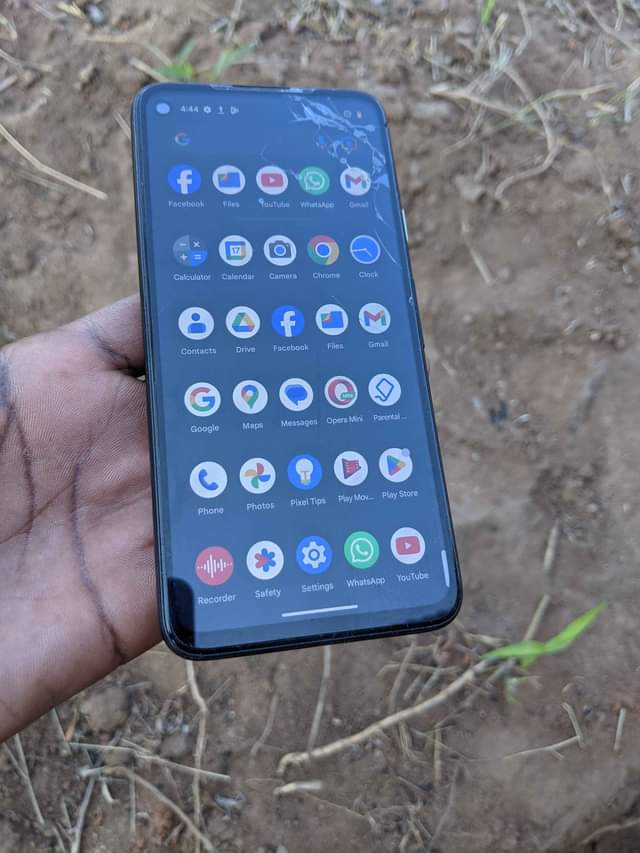 A picture of Google pixel 4a gb128 ram6 net4g krek kdg 0686820249