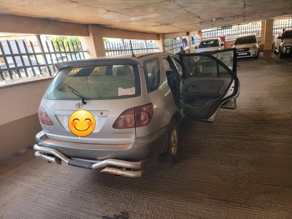 A picture of Toyota harrier 2 2cc