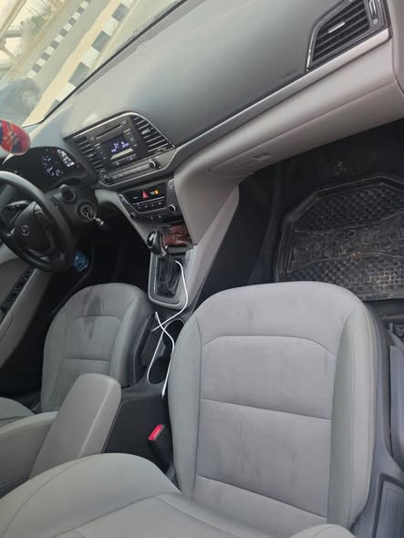 A picture of Hyundai Elantra direct Belgium 2017 model 2026 duty