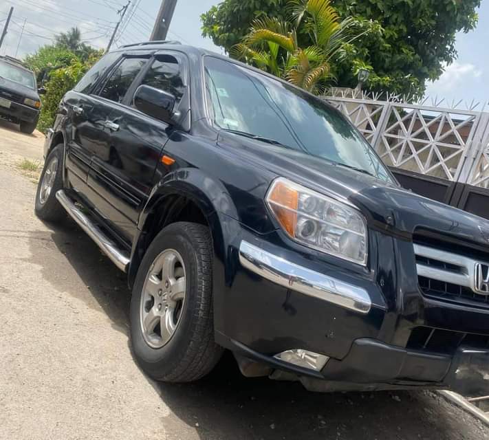 A picture of Honda pilot