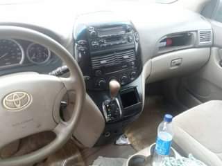 A picture of 2004 Toyota Sienna in very good condition excellent gear transmission