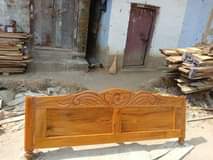 A picture of Tunatengeneza fenicha za mbao ngumu