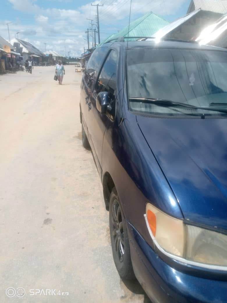 A picture of Toyota Sienna
