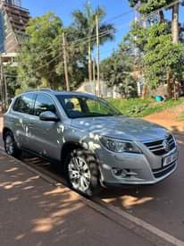 A picture of 2010 Volkswagen Tiguan