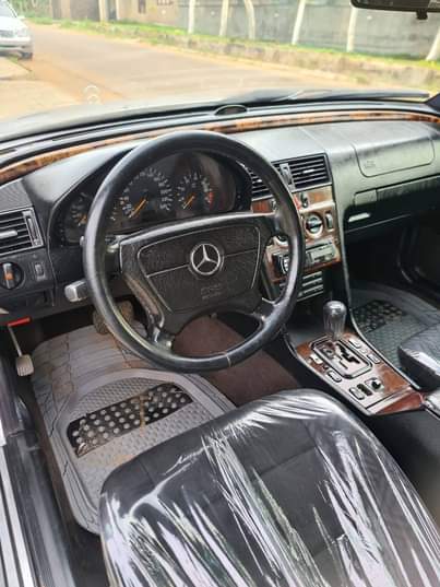 A picture of Neatly Used Mercedez Benz C200 Price 2 850mil Engine Gear