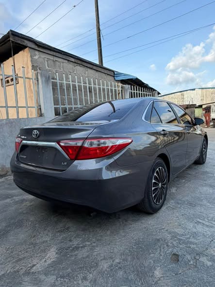 A picture of Toyota Camry 2015 LE 12 5m