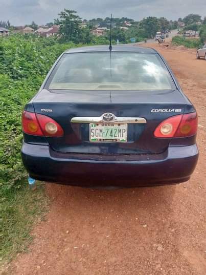 A picture of Toyota Corolla 04