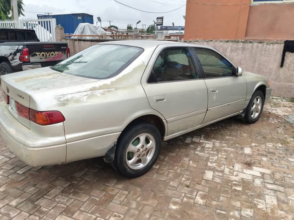 A picture of 2002model Toyota Camry with sound untouched engine