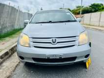 A picture of TOYOTA IST