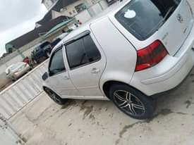 A picture of 2004 Golf Golf 700