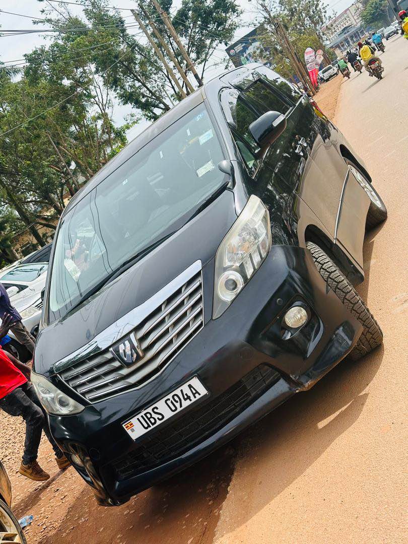 A picture of Toyota Alphard 2011