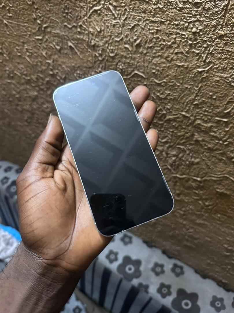 A picture of Super clean iPhone 14promax no repair history of screen or