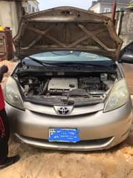 A picture of Toyota Sienna everything working perfectly including Ac super chilling 3