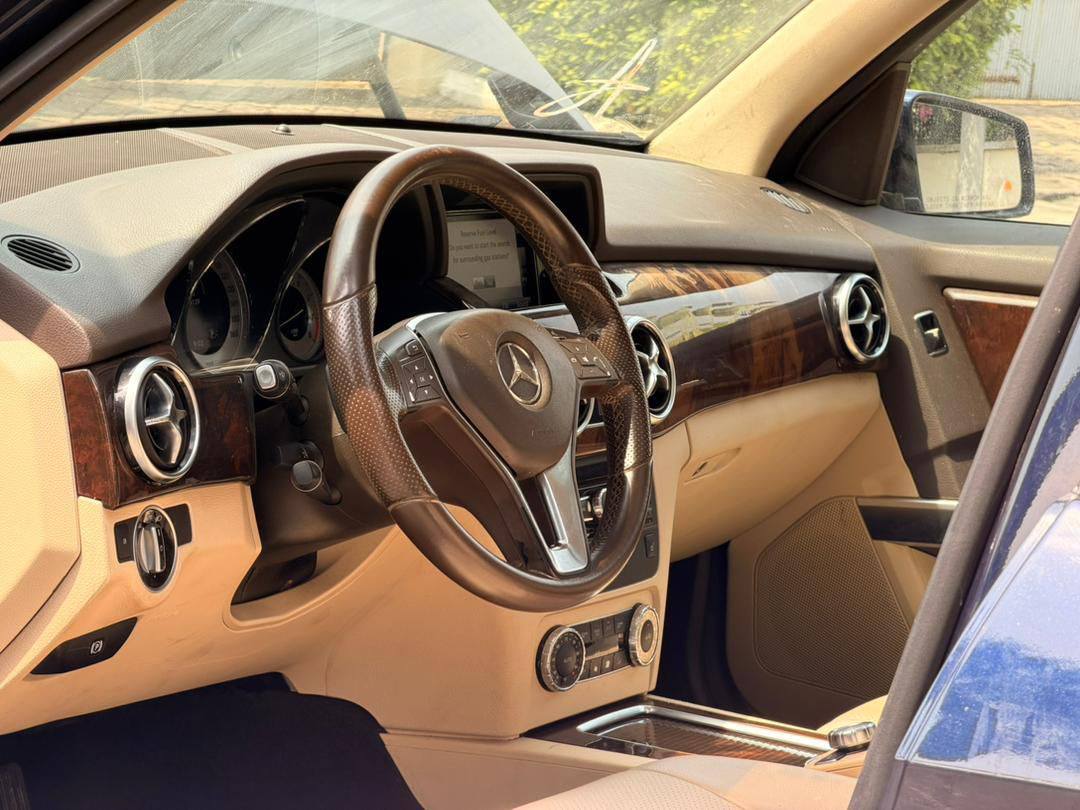 A picture of Mercedes benz GLK350