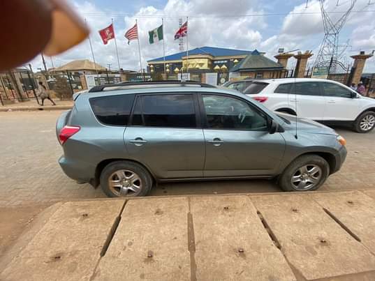 A picture of Toyota rav4 2008