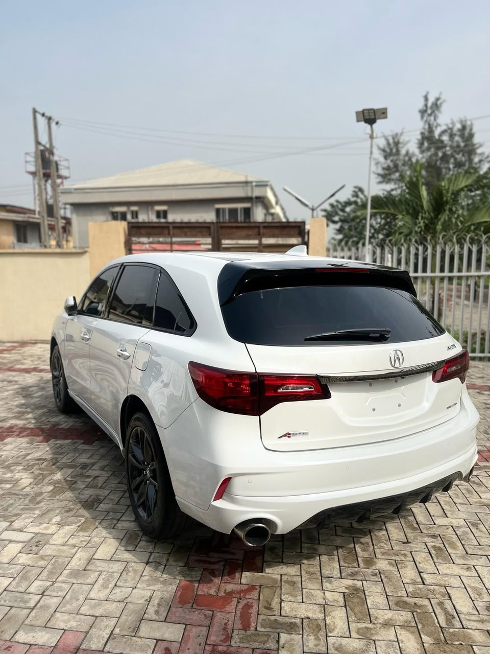 A picture of 2020 Acura mdx