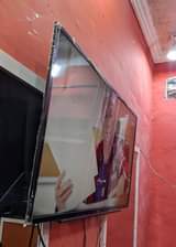 A picture of Sony smat Tv nchi 43 price 550K 0683641369