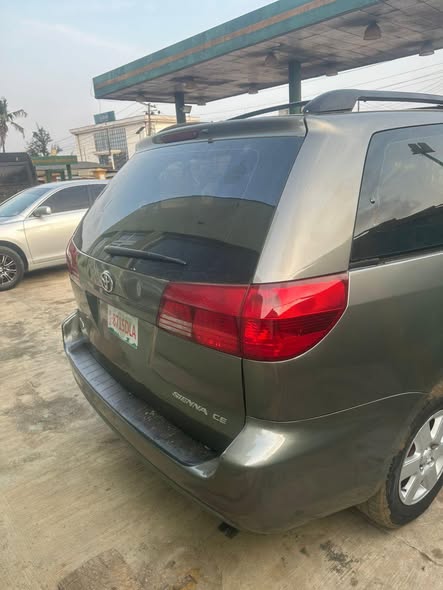 A picture of 2006 Toyota sienna