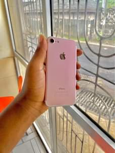 A picture of iPhone 7 128GB