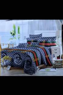 A picture of mashuka mazuri ya GUCCI na LV yatakayo fanya chumba chako