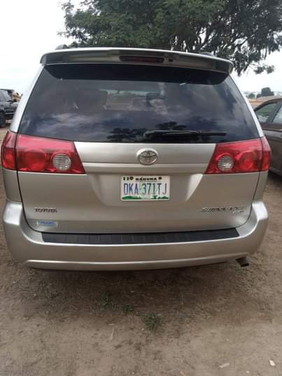A picture of Neatly Used Toyota Sienna XLE 2006 Model With Untempered Engine