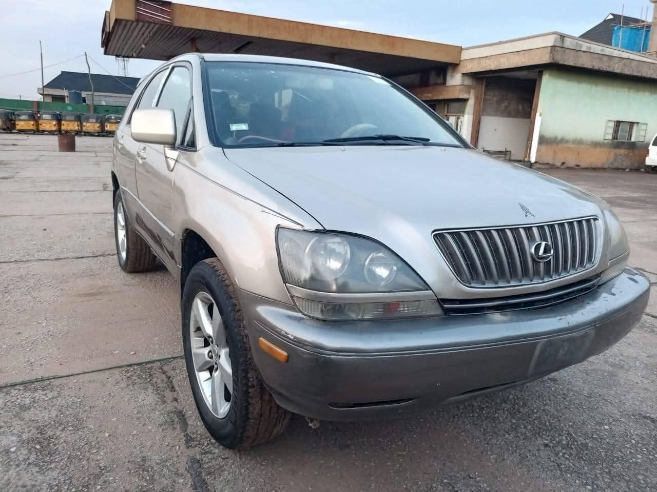 A picture of 2002 Lexus rx 300