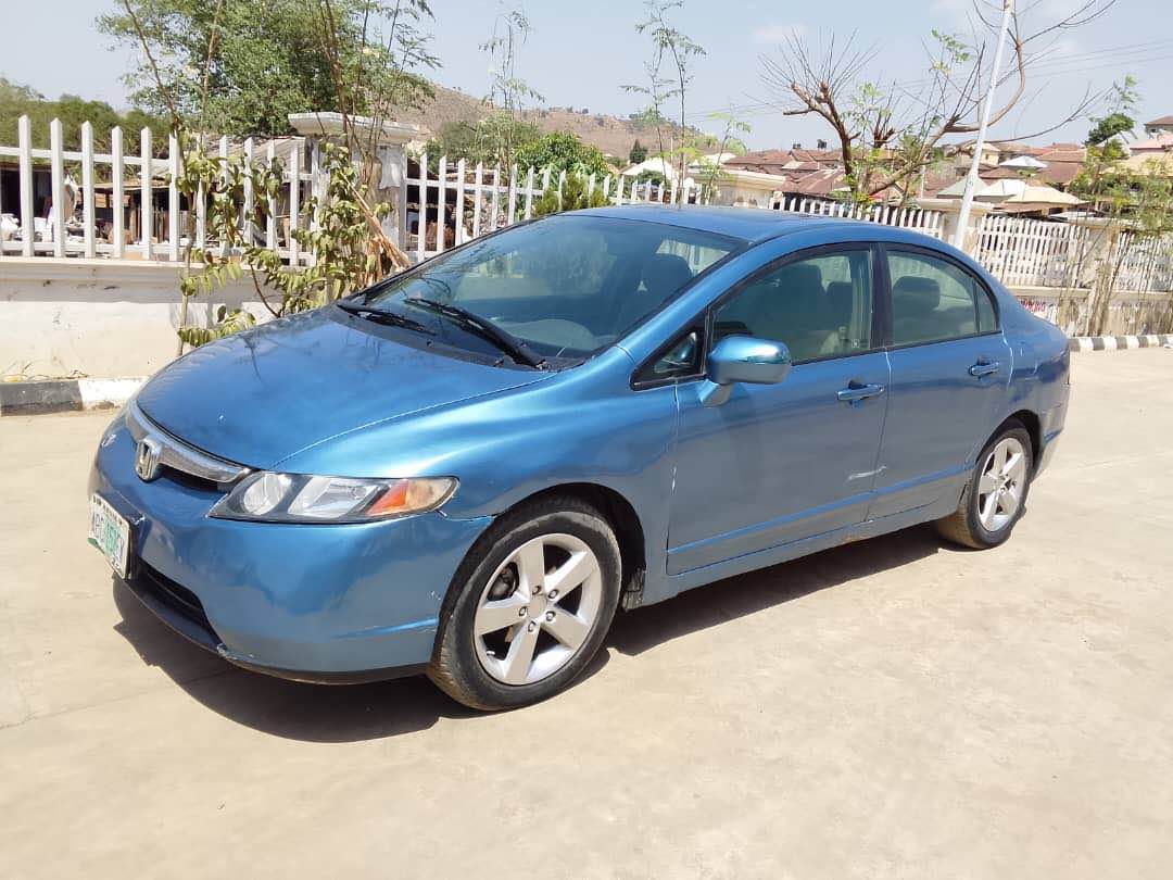 A picture of Distress 2007 Honda civic I robot with sound engine and