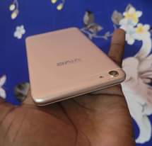 A picture of Vivo x7 plus 128gb Ram 6Gb LIPIA CHAP 99 000