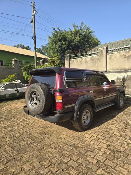A picture of Landcruiser vx 80 Series turned Manual as is where is