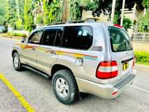 A picture of TOYOTA LANDCRUISER PRICE 25 Million Cc4680 Low kilometers Mwanza call