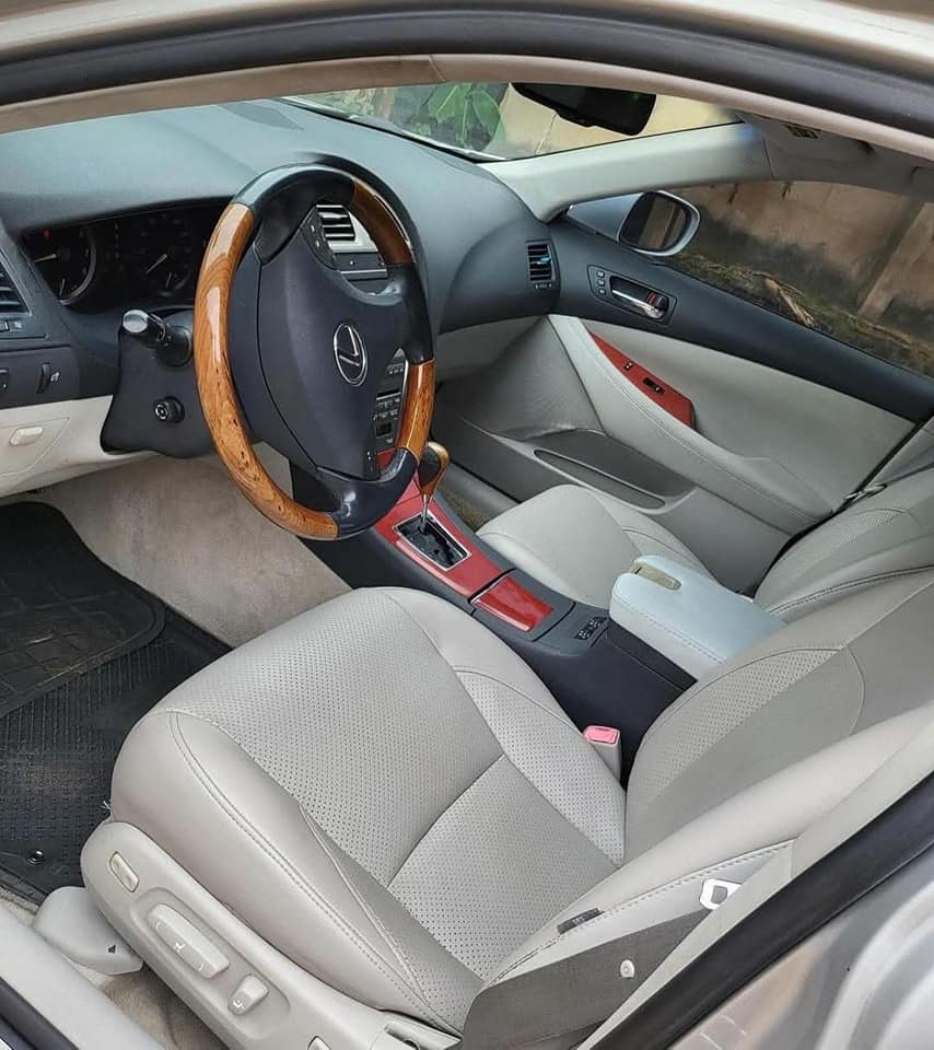 A picture of Lexus ES350