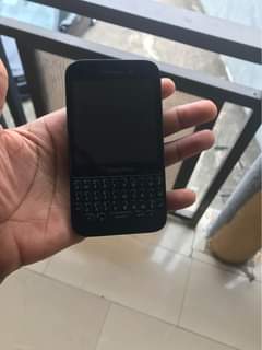 A picture of Blackberry phone