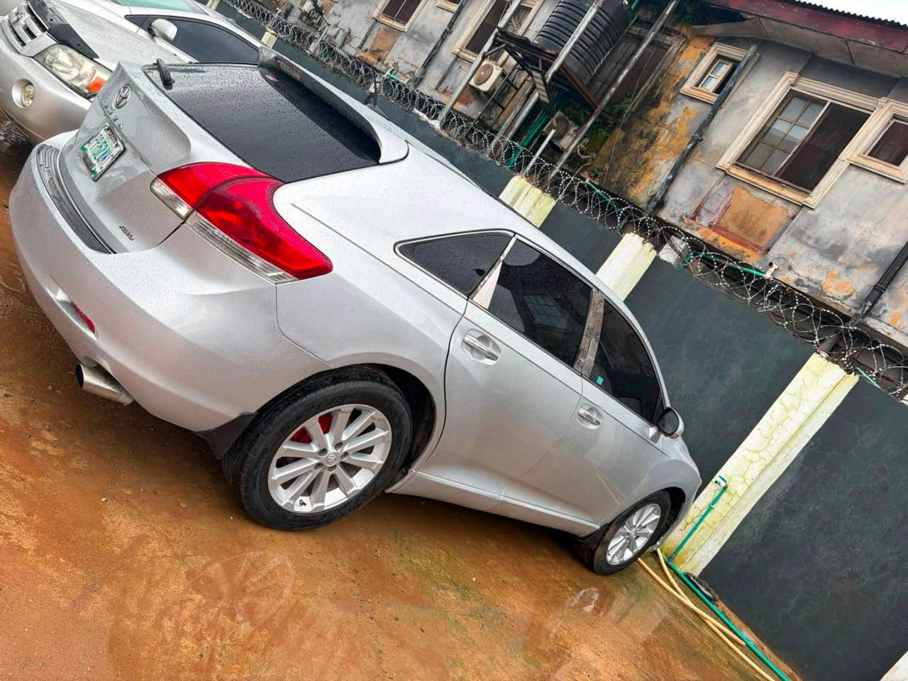 A picture of Toyota Venza 2010 XLE Registered Panoramic Sunroof Reverse Camera Thumbstart