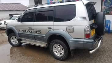A picture of 2015 toyota land cruiser prado