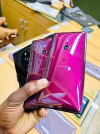 A picture of SONY XZ3 6 64GB BEI 220 000 TSH NAMBA 0654303411