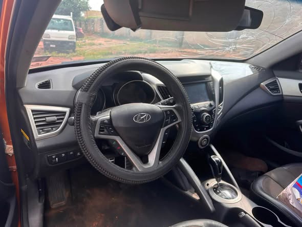 A picture of Hyundai veloster 2013