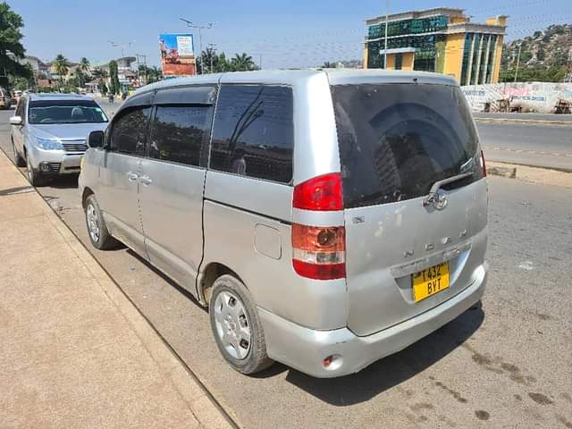 A picture of TOYOTA NOAH NEW SHAPE GOOD USED FOR SELL 7 8M