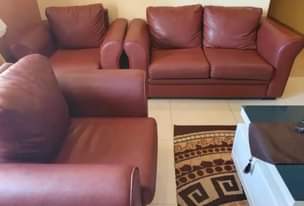A picture of 7 seater sofa set