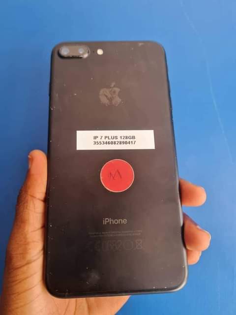A picture of Iphone 7 plus 128gb is available for UK use