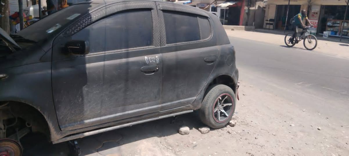 A picture of VITZ OLD