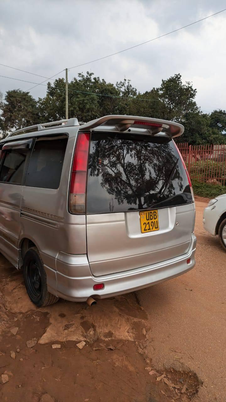 A picture of Toyota Noah