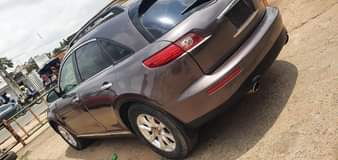 A picture of Infiniti fx35 08