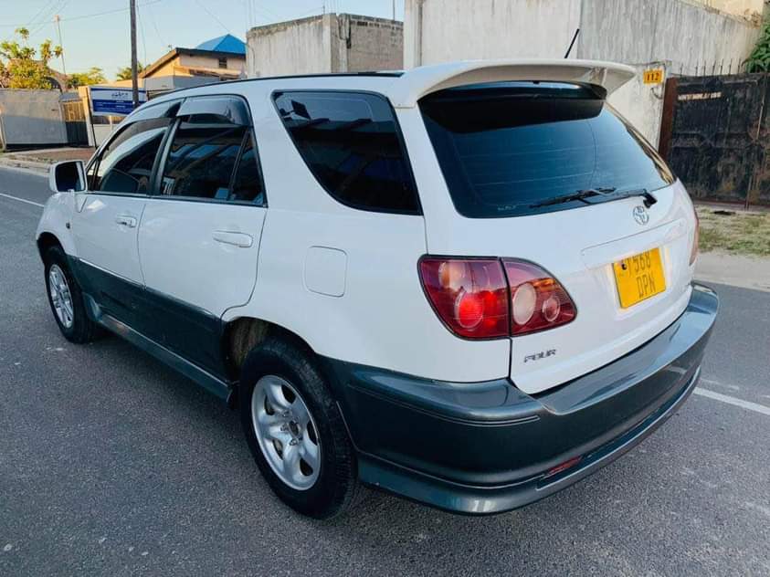 A picture of TOYOTA HARRIER