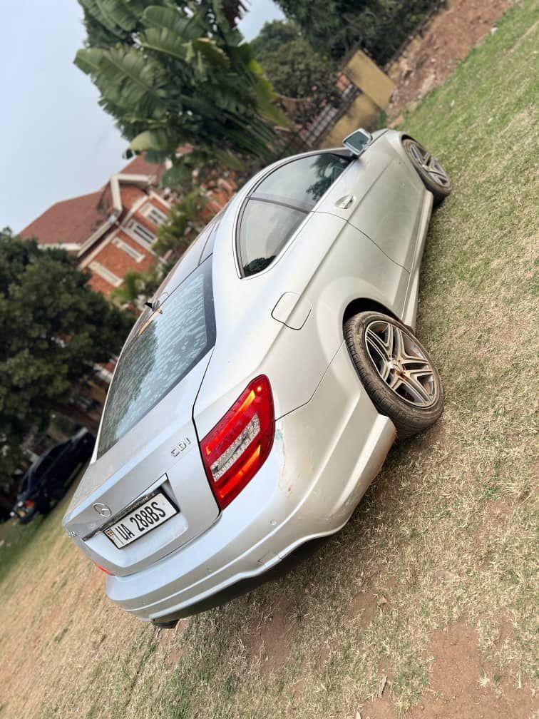 A picture of MERCEDES BENZ C200
