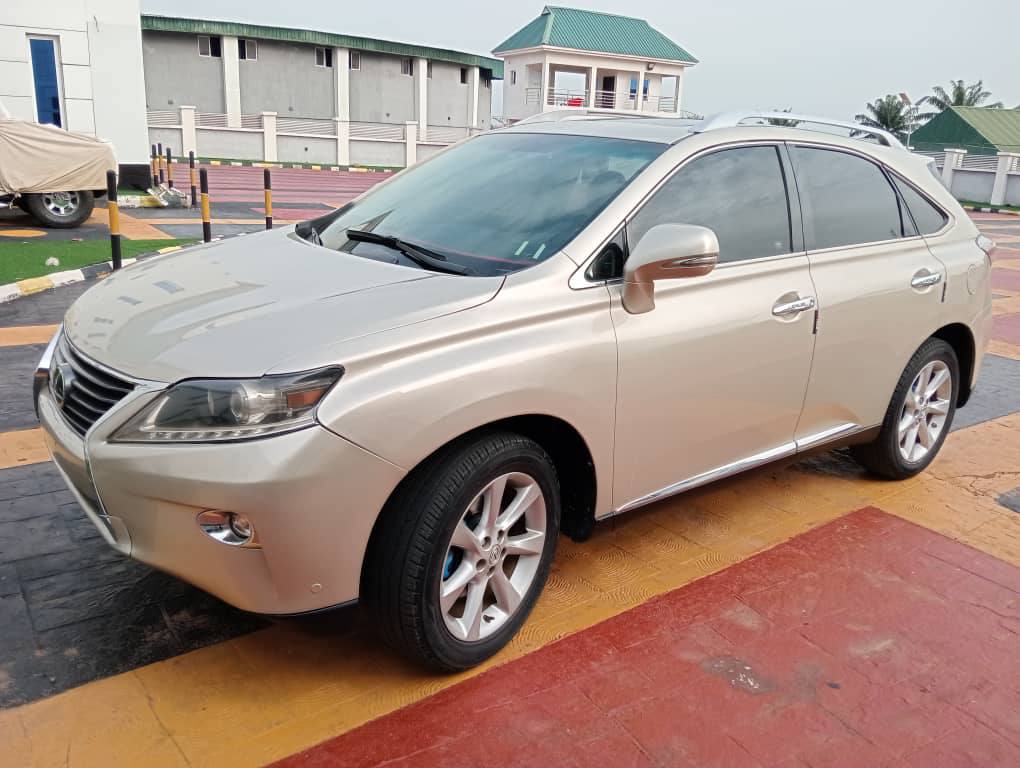A picture of 2010 First Body Lexus RX350