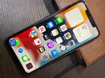 A picture of IPhone 11 pro max 256gb