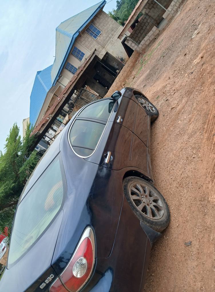 A picture of Lexus Es 300