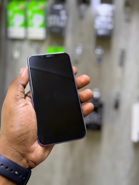 A picture of Iphone 11 pro