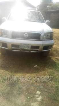 A picture of Nissan pathfinder 2005